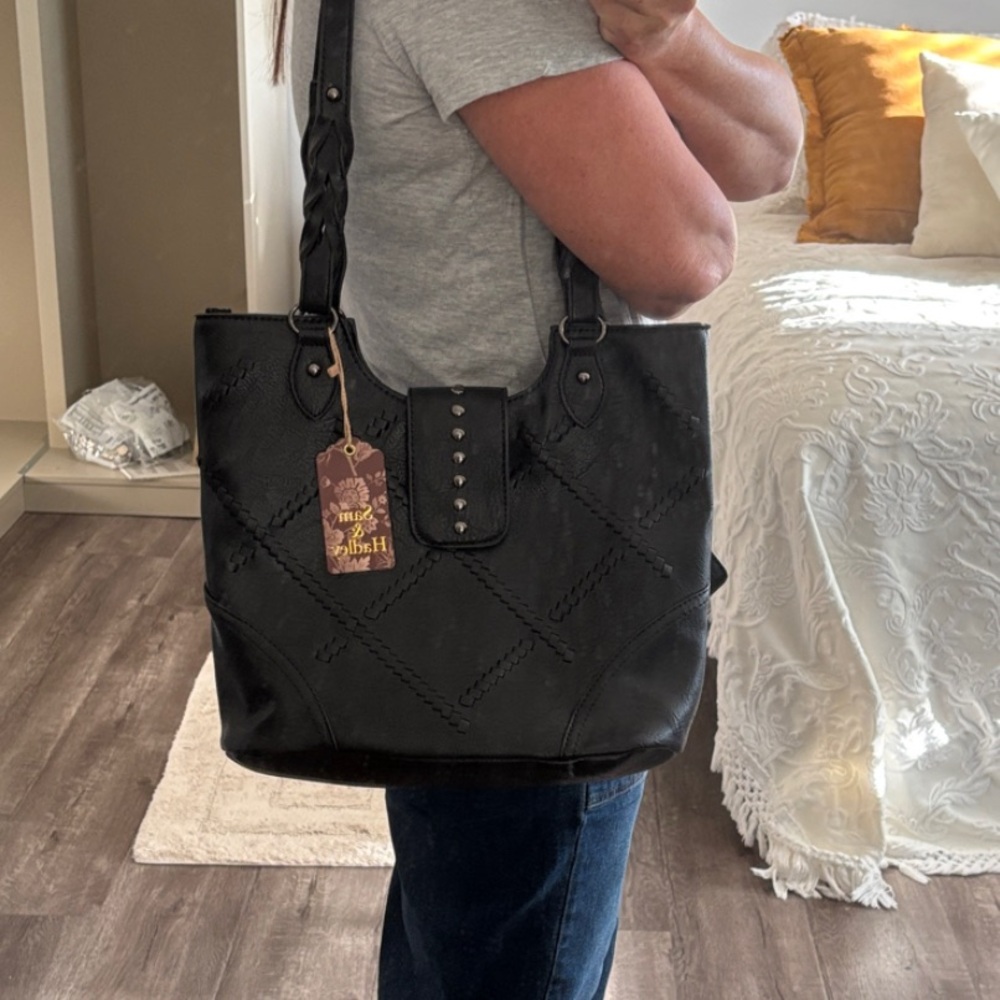 Black faux leather Purse with Studded Accents - Picture 12 of 12